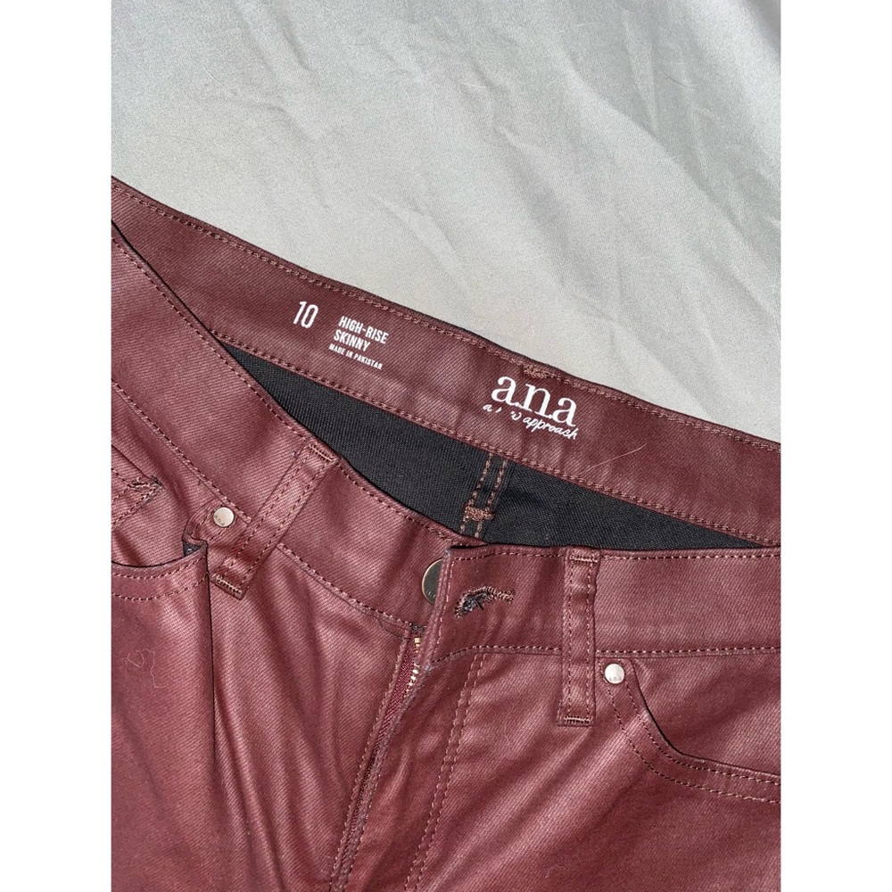 High rise skinny jeans. Burgundy. Size 10